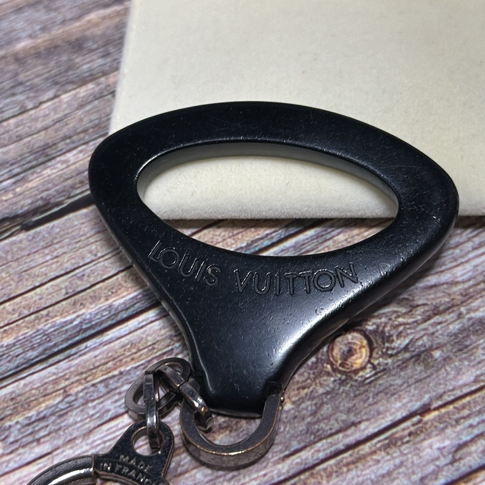 Louis Vuitton limited edition keychain edition, Vogue Porte-Clé Épi Z. - Picture 4 of 4